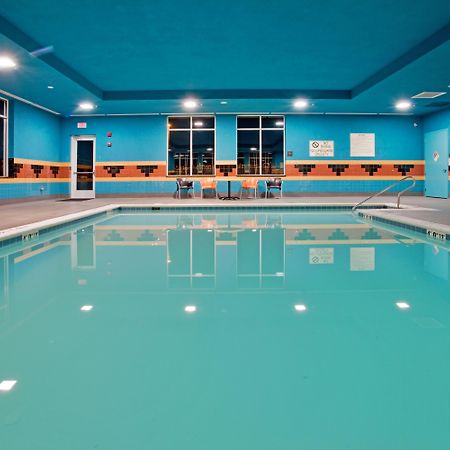 Holiday Inn Hotel & Suites Gateway By Ihg Williamsburg Bagian luar foto