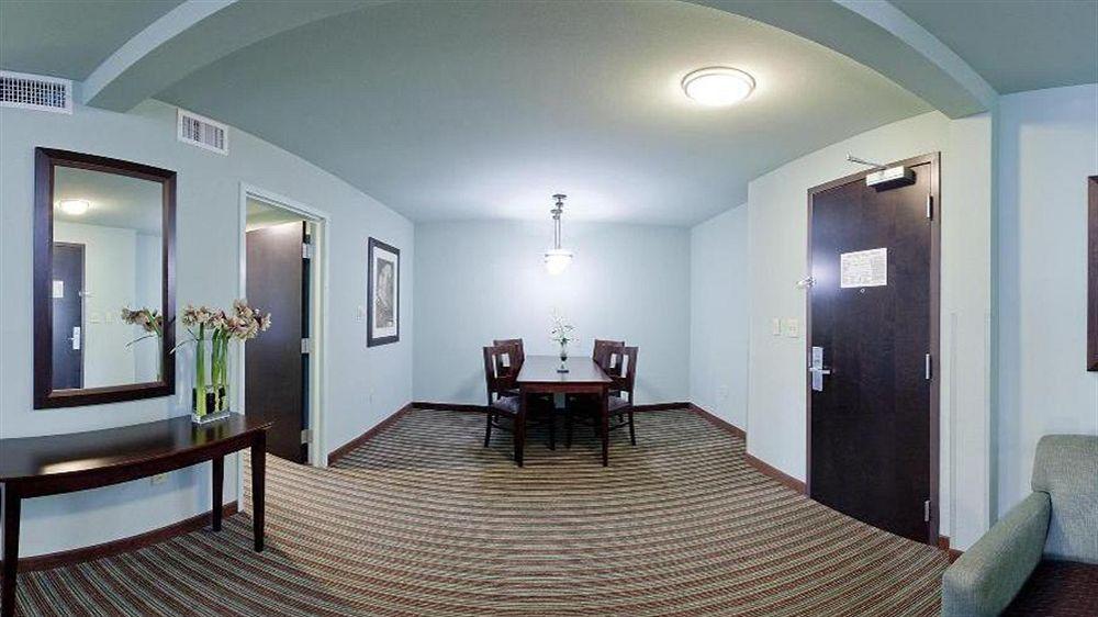 Holiday Inn Hotel & Suites Gateway By Ihg Williamsburg Bagian luar foto