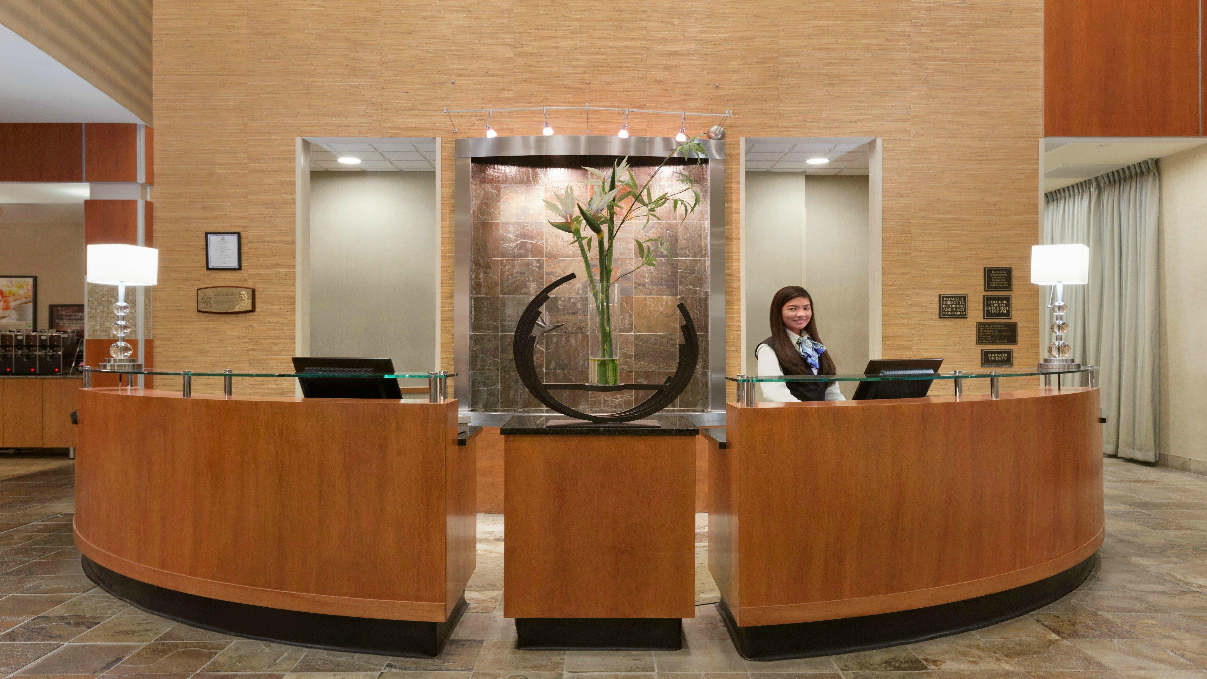 Holiday Inn Hotel & Suites Gateway By Ihg Williamsburg Bagian luar foto