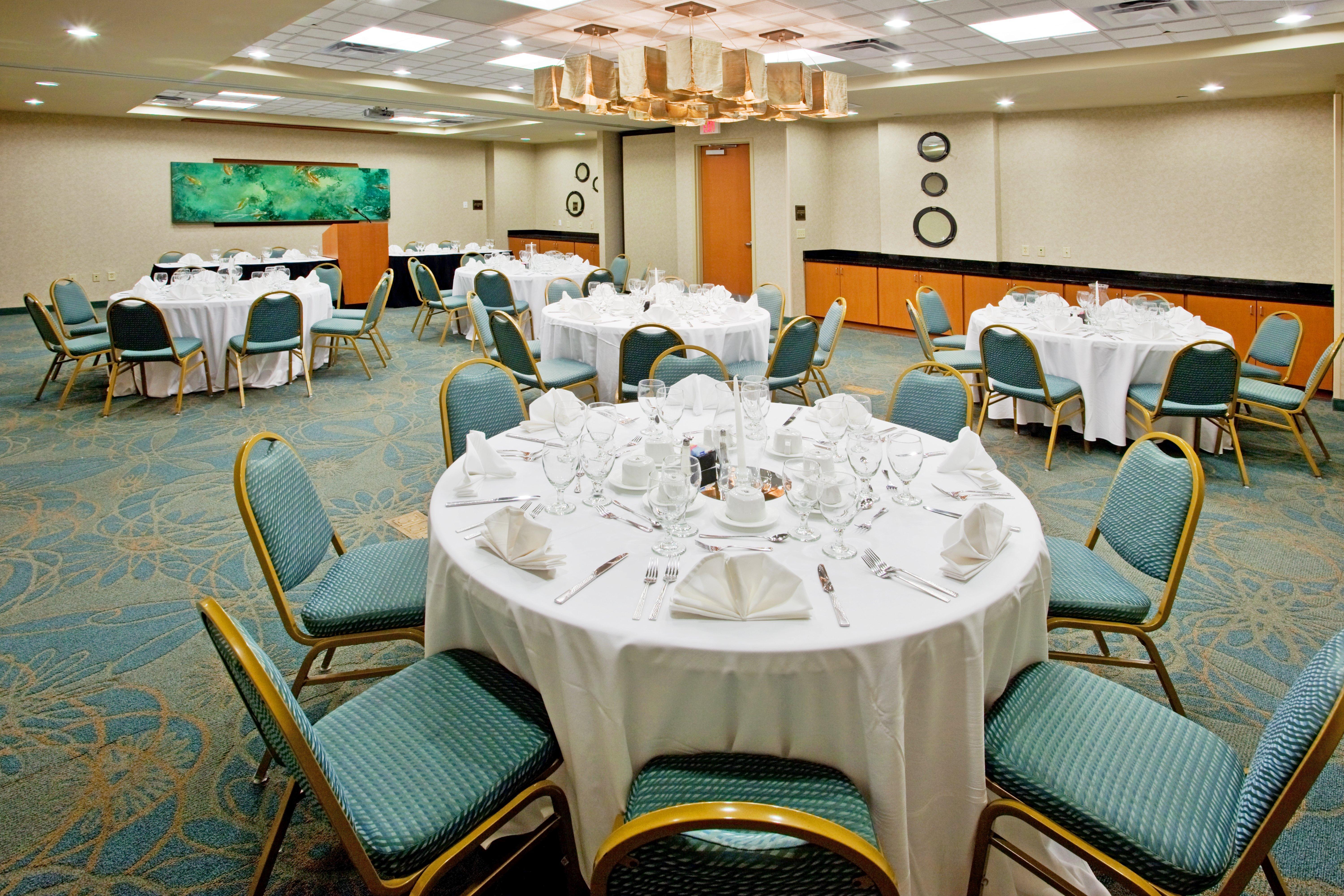 Holiday Inn Hotel & Suites Gateway By Ihg Williamsburg Bagian luar foto