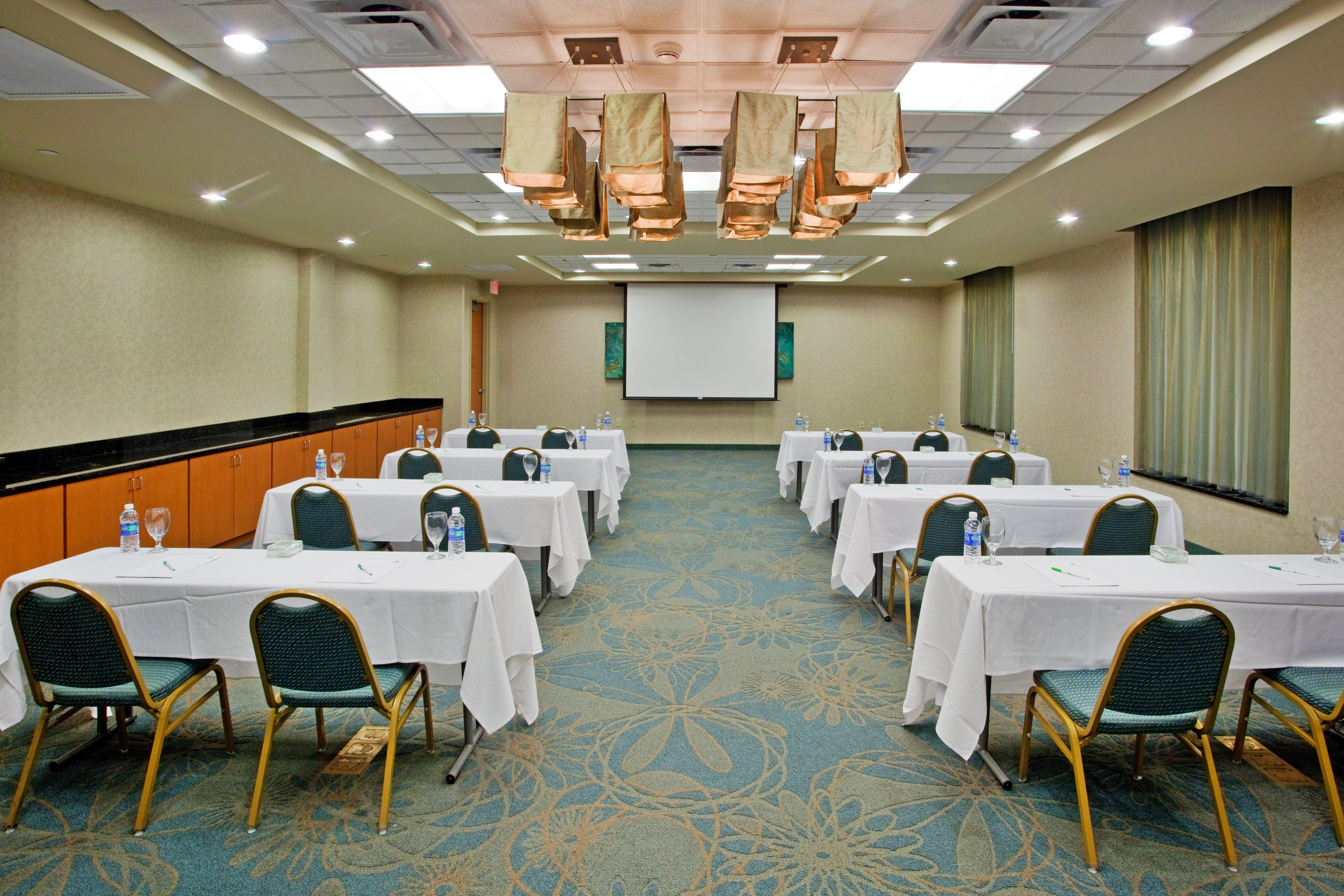 Holiday Inn Hotel & Suites Gateway By Ihg Williamsburg Bagian luar foto