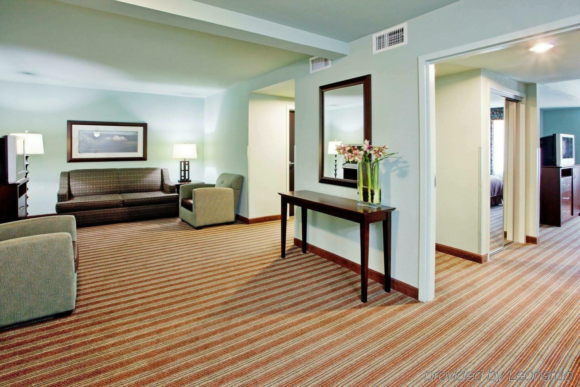 Holiday Inn Hotel & Suites Gateway By Ihg Williamsburg Bagian luar foto
